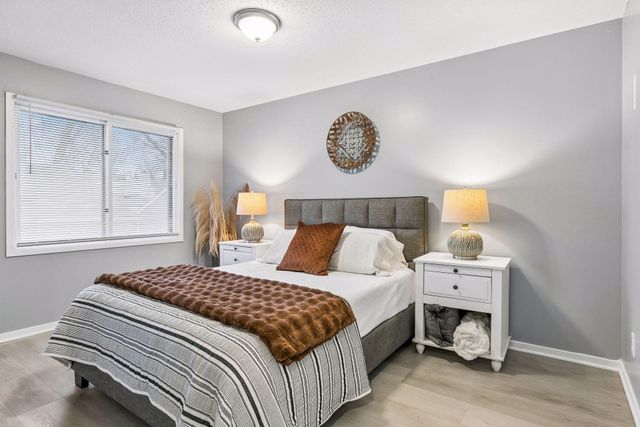 7852 Rimbley Road, Woodbury, MN 55125