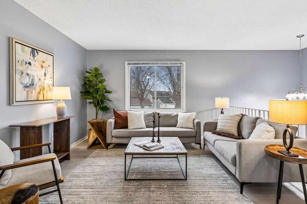 7852 Rimbley Road, Woodbury, MN 55125