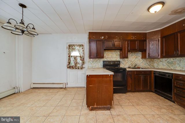 434 MORGANTOWN RD, Reading, PA 19611