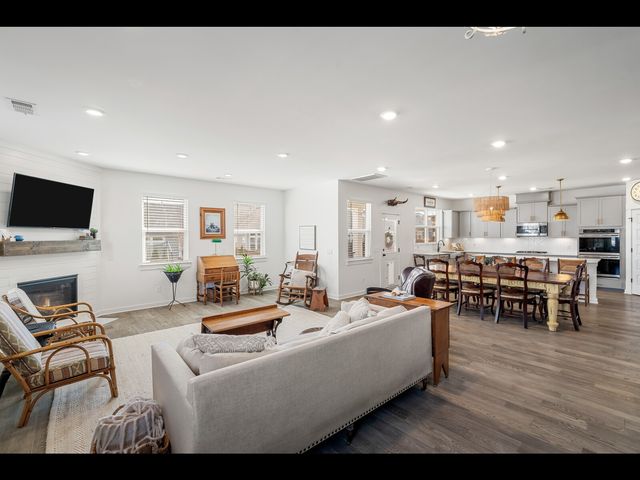 576 Nottingham Ave, Hendersonville, TN 37075