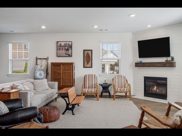 576 Nottingham Ave, Hendersonville, TN 37075