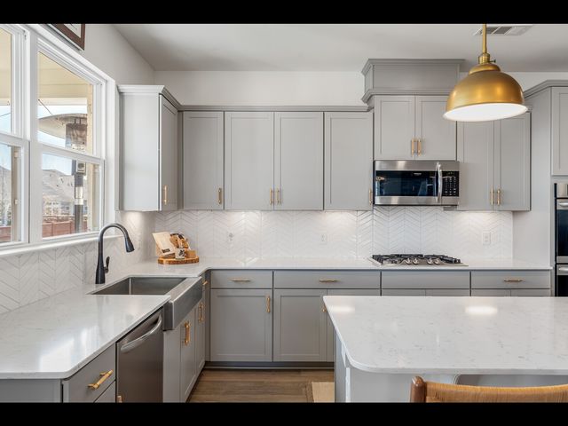 576 Nottingham Ave, Hendersonville, TN 37075