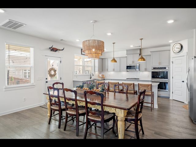 576 Nottingham Ave, Hendersonville, TN 37075