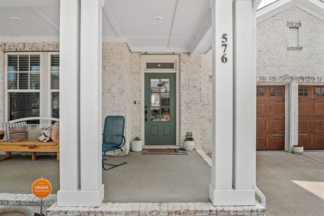 576 Nottingham Ave, Hendersonville, TN 37075