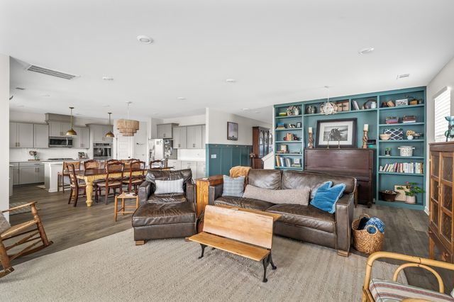 576 Nottingham Ave, Hendersonville, TN 37075