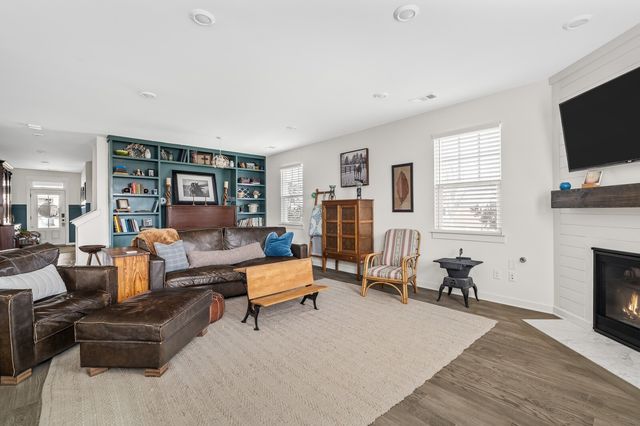 576 Nottingham Ave, Hendersonville, TN 37075