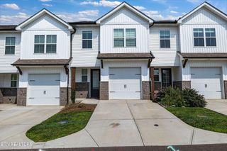 205 Harper Village Way, Lenoir City, TN 37771