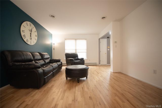 17 Oakley Boulevard, Garnerville, NY 10923