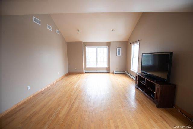 17 Oakley Boulevard, Garnerville, NY 10923