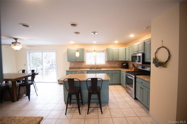 17 Oakley Boulevard, Garnerville, NY 10923