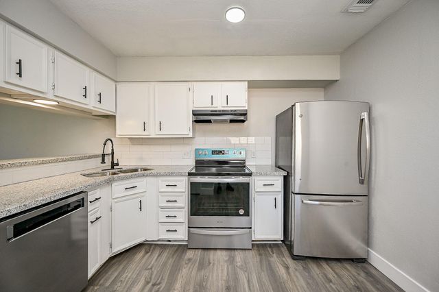 9090 S Braeswood Boulevard 86, Houston, TX 77074