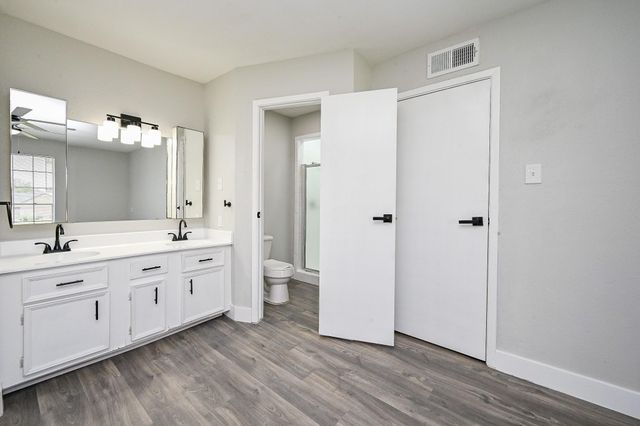 9090 S Braeswood Boulevard 86, Houston, TX 77074