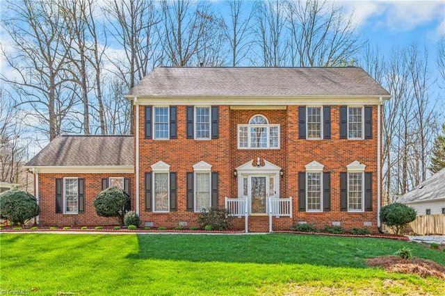 3204 Peninsula Drive, Jamestown, NC 27282