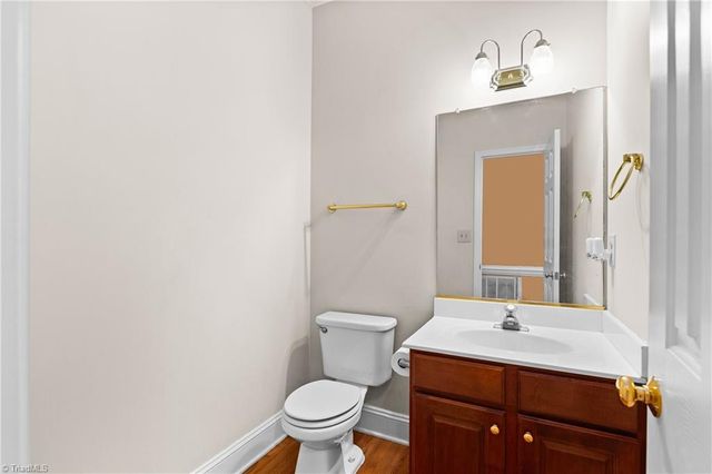 3204 Peninsula Drive, Jamestown, NC 27282