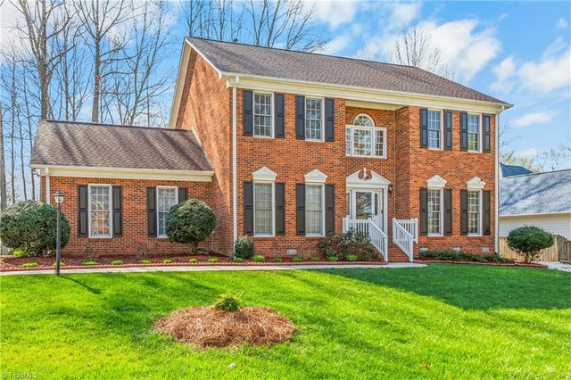 3204 Peninsula Drive, Jamestown, NC 27282