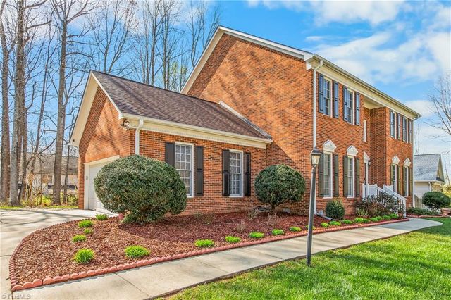 3204 Peninsula Drive, Jamestown, NC 27282