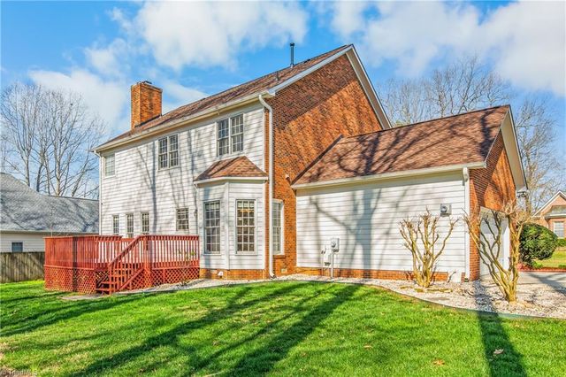 3204 Peninsula Drive, Jamestown, NC 27282