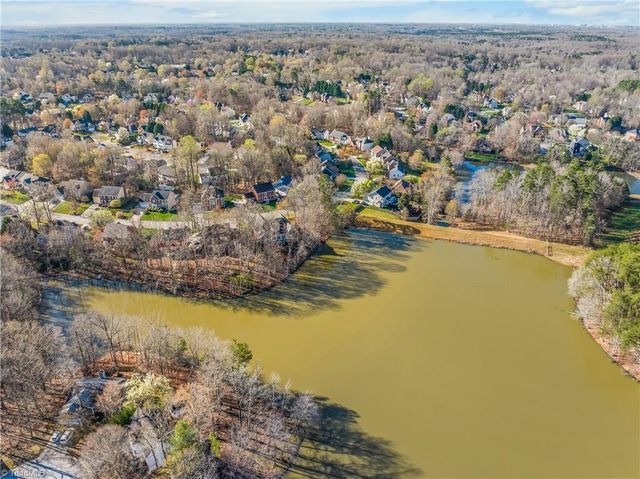 3204 Peninsula Drive, Jamestown, NC 27282