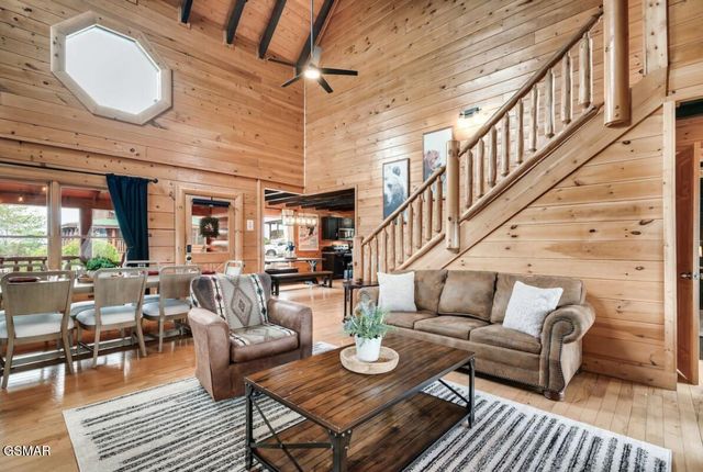 2010 Cougar Crossing Way, Sevierville, TN 37876