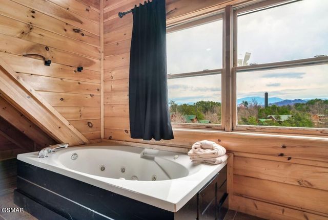 2010 Cougar Crossing Way, Sevierville, TN 37876