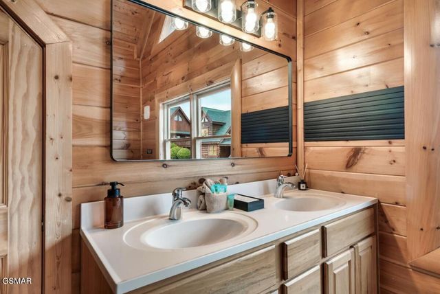 2010 Cougar Crossing Way, Sevierville, TN 37876