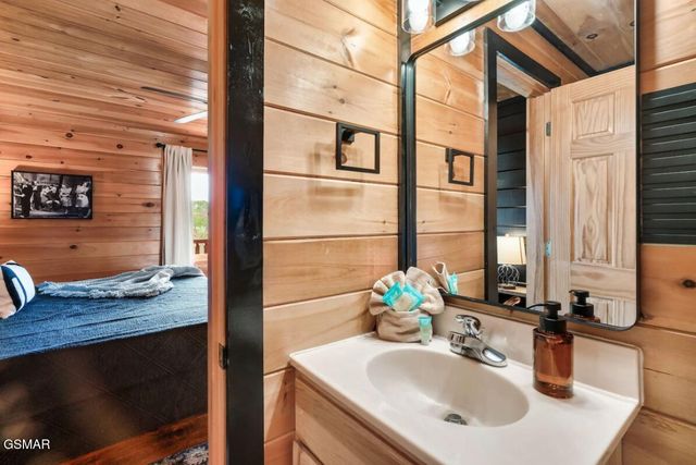 2010 Cougar Crossing Way, Sevierville, TN 37876