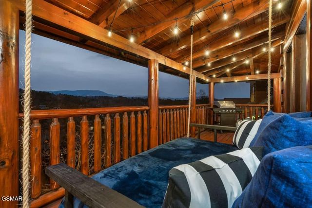 2010 Cougar Crossing Way, Sevierville, TN 37876