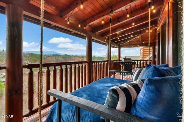 2010 Cougar Crossing Way, Sevierville, TN 37876