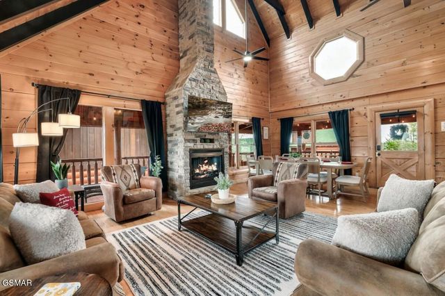 2010 Cougar Crossing Way, Sevierville, TN 37876