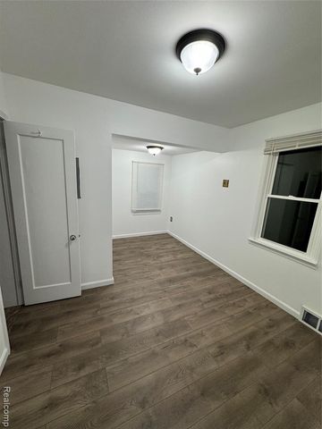 785 Kenilworth Avenue, Pontiac, MI 48340