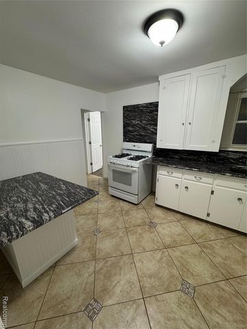 785 Kenilworth Avenue, Pontiac, MI 48340