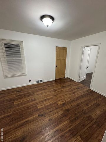 785 Kenilworth Avenue, Pontiac, MI 48340