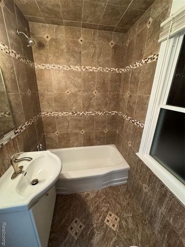 785 Kenilworth Avenue, Pontiac, MI 48340