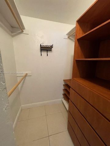 8601 SW 68th Ct 4, Pinecrest, FL 33156