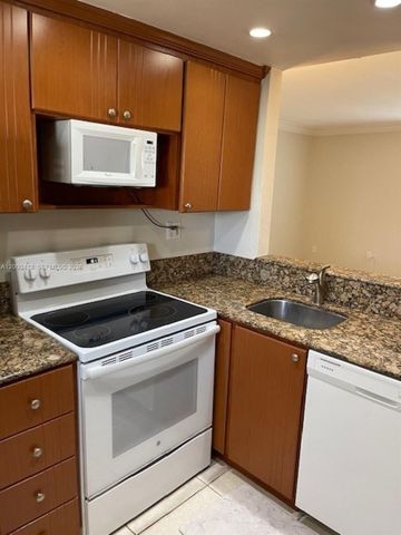 8601 SW 68th Ct 4, Pinecrest, FL 33156