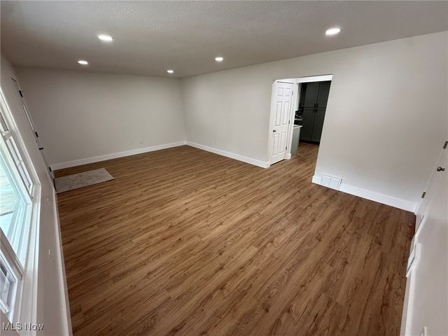 916 Oak Street NW, New Philadelphia, OH 44663