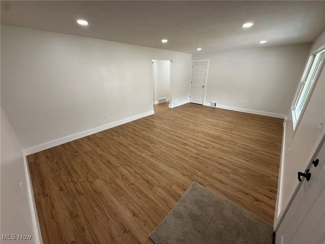 916 Oak Street NW, New Philadelphia, OH 44663