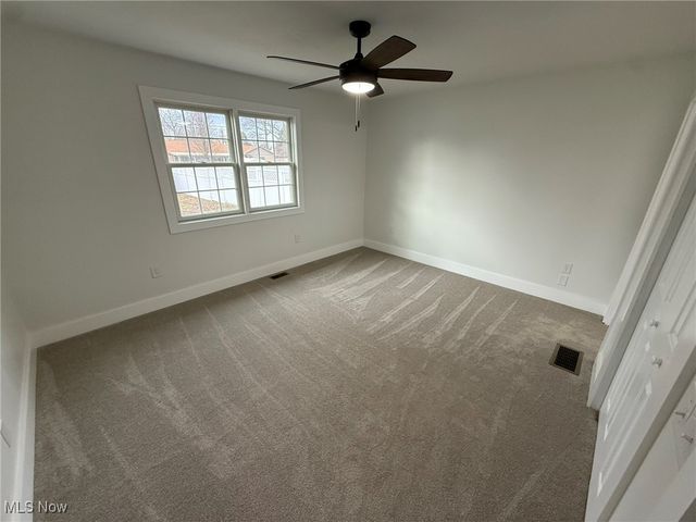 916 Oak Street NW, New Philadelphia, OH 44663