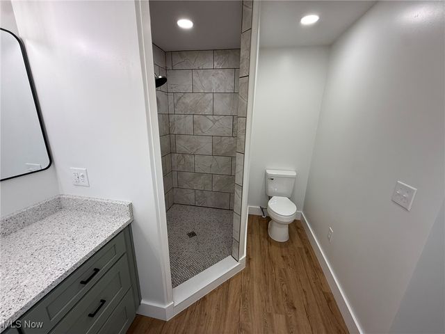 916 Oak Street NW, New Philadelphia, OH 44663