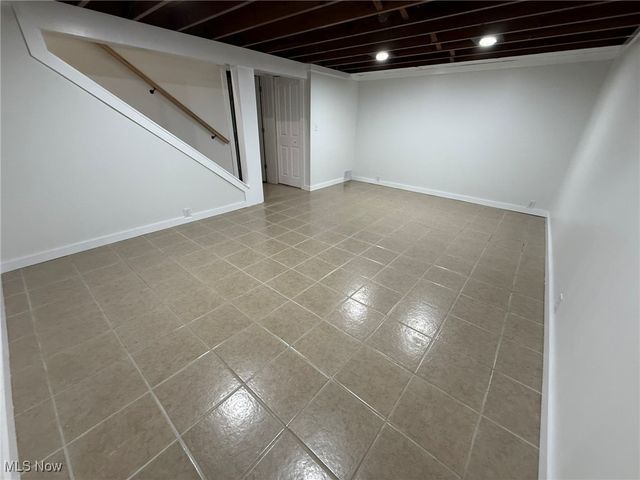 916 Oak Street NW, New Philadelphia, OH 44663