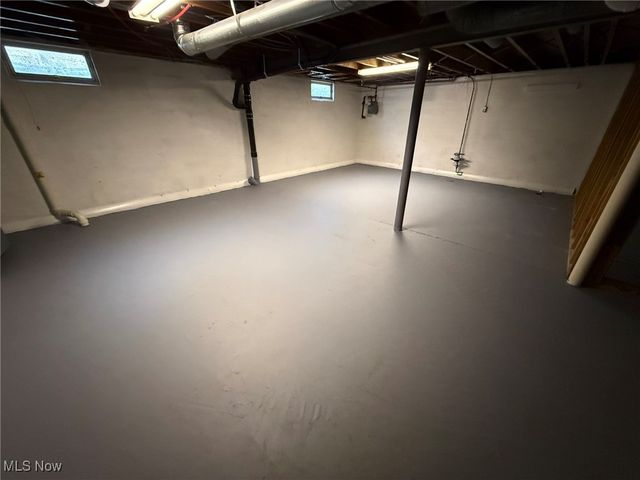 916 Oak Street NW, New Philadelphia, OH 44663