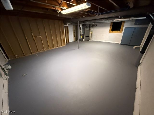 916 Oak Street NW, New Philadelphia, OH 44663