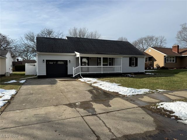 916 Oak Street NW, New Philadelphia, OH 44663