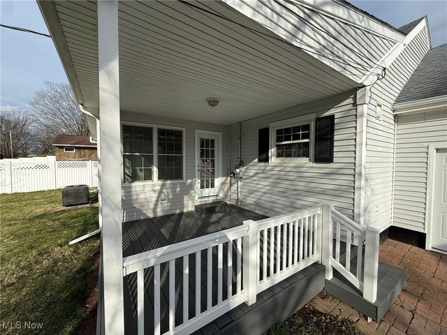 916 Oak Street NW, New Philadelphia, OH 44663