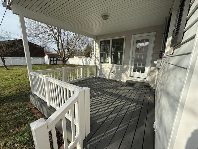 916 Oak Street NW, New Philadelphia, OH 44663