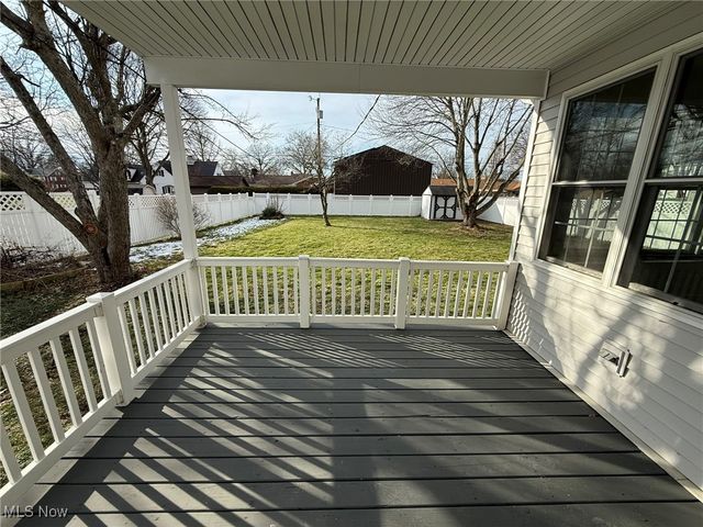 916 Oak Street NW, New Philadelphia, OH 44663