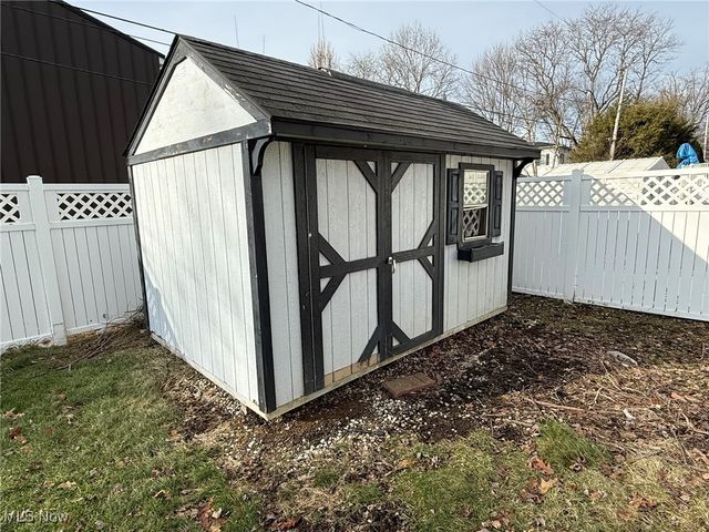 916 Oak Street NW, New Philadelphia, OH 44663