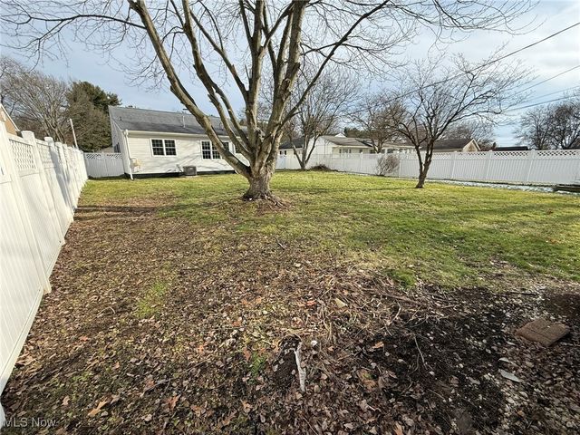 916 Oak Street NW, New Philadelphia, OH 44663