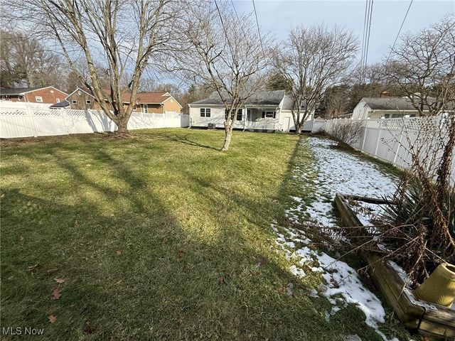 916 Oak Street NW, New Philadelphia, OH 44663