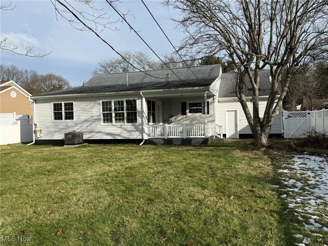 916 Oak Street NW, New Philadelphia, OH 44663